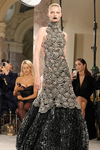 Look 17